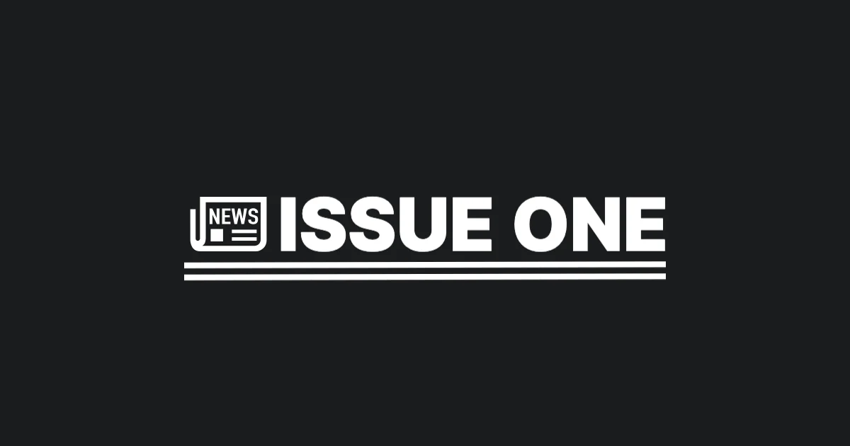 검은 배경의 ISSUE ONE 서비스 로고